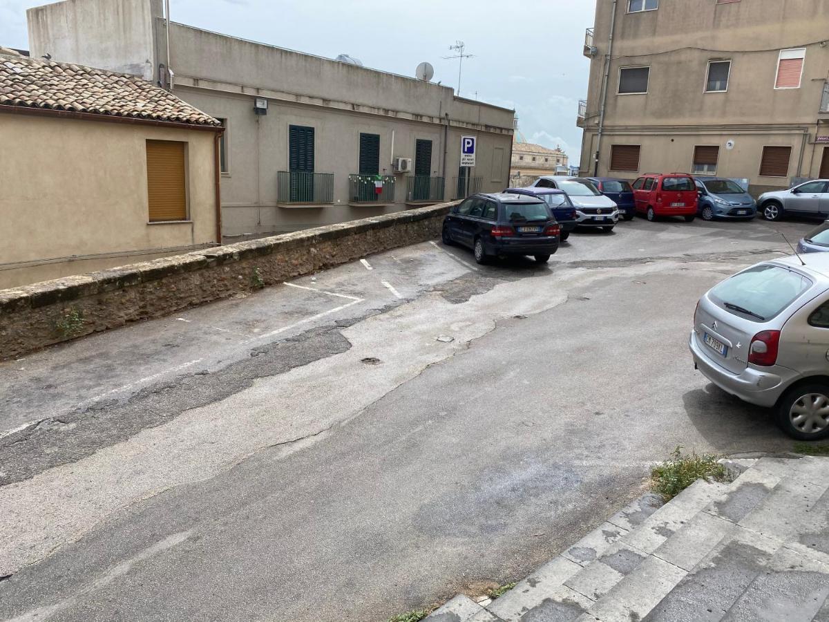 Casa Vacanza Nicole Lägenhet Caltagirone Exteriör bild